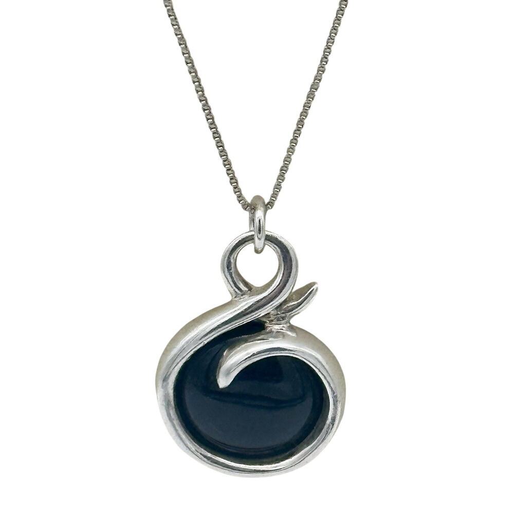 Sterling Silver And Black Onyx Vintage Necklace Pendant 18 Inches Chain Italy